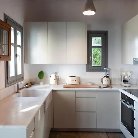 Seafront Stoa In Dryos דריוס