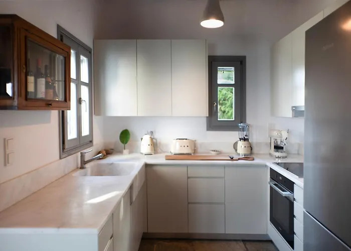 Seafront Stoa In Dryos דריוס